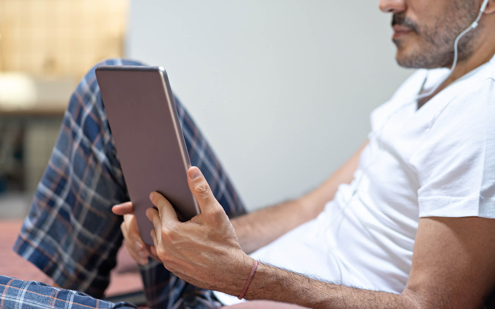 man-reading-article-on-tablet